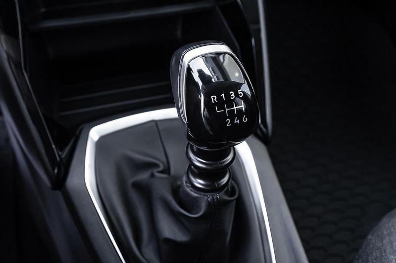 Peugeot 208 (2026) 1,2 Turbo 100 MAN6  STYLE - fotka 10 z 11