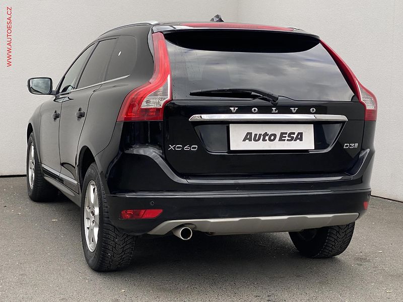 Volvo XC60 (2017) 2.0D, Summum, bixen, kůže - fotka 6 z 19
