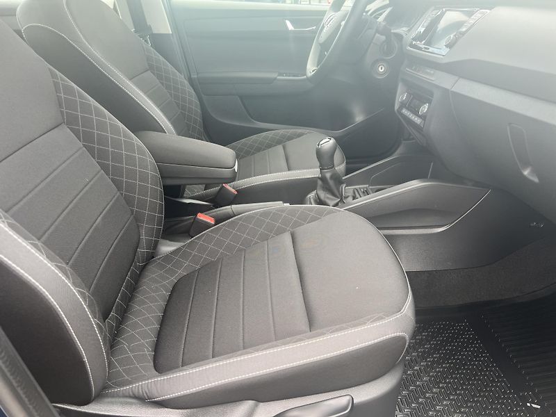 Škoda Fabia 1.0TSi 70kw KAMERA TEMPOMAT - fotka 35 z 43