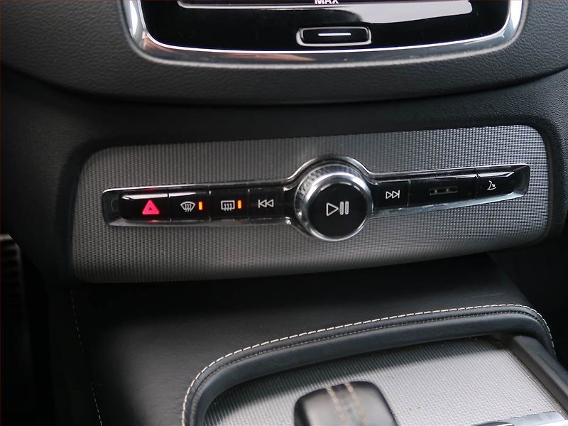 Volvo XC90 (2019) D5 AWD - fotka 18 z 31