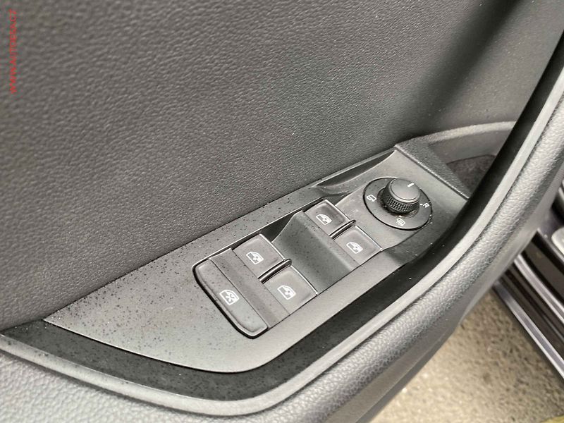 Škoda Superb (2016) 2.0 TDi, Style, DSG, bixen - fotka 13 z 19