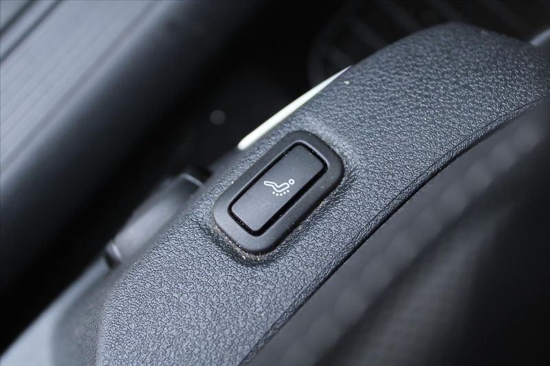Volkswagen Golf 1.0 TSI 85kW COMFORTLINE ČR - fotka 26 z 26