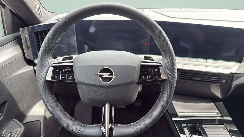 Opel Astra Edition ST 1.2 TURBO (96kW/130 - fotka 15 z 20