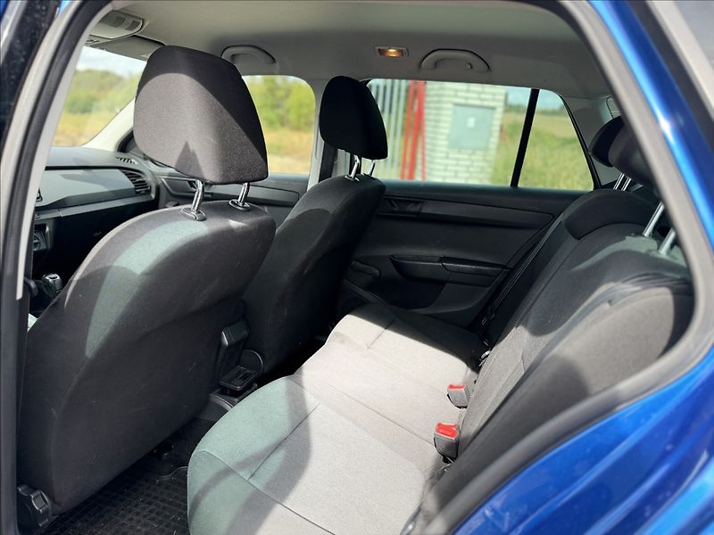 Škoda Fabia 1,0 MPI KLIMA - fotka 17 z 22