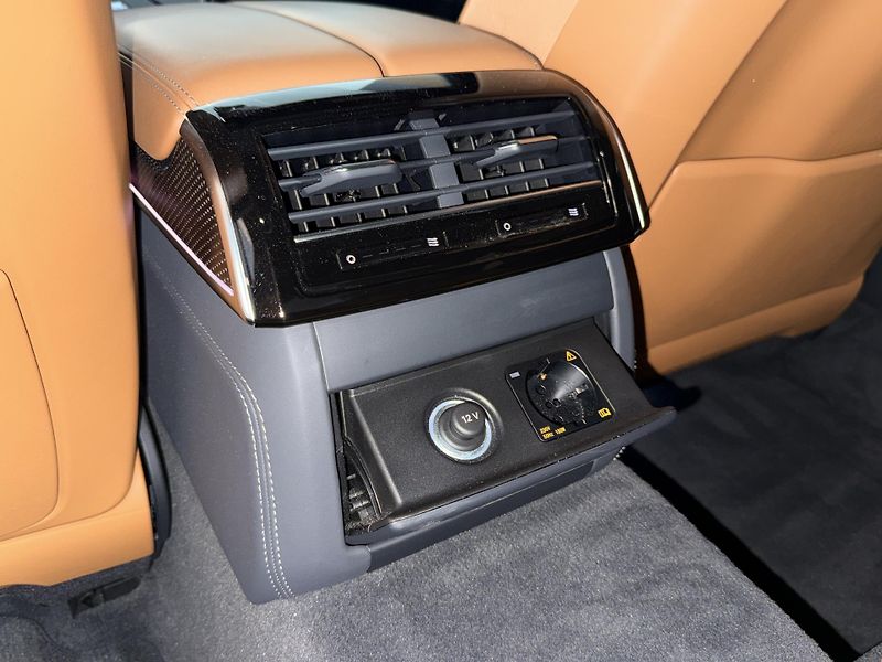 Audi S8 B&O-Adv. Carbon Matrix Pano TV - fotka 18 z 52