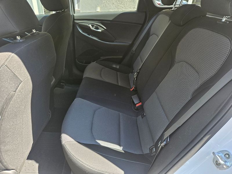 Hyundai i30 1,6 CRDi DPH Trikolor Comfort - fotka 29 z 36