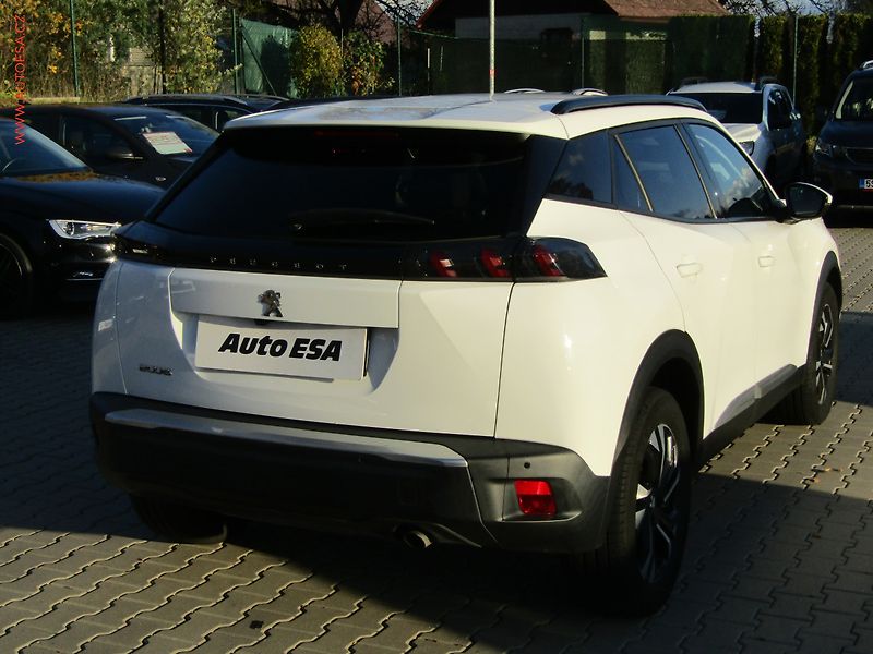 Peugeot 2008 (2020) 1.2PT, ČR, LED - fotka 6 z 21
