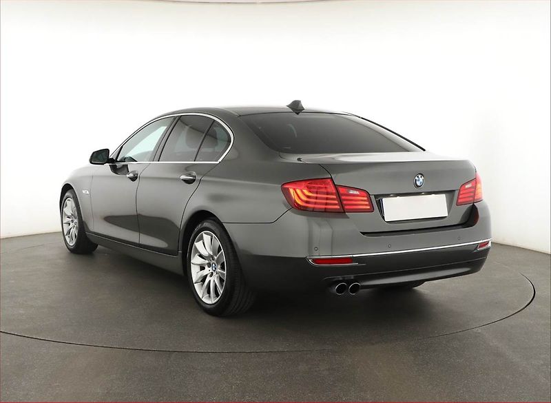 BMW Řada 5 (2014) 520i, Automat, Kůže, Navi - fotka 4 z 20