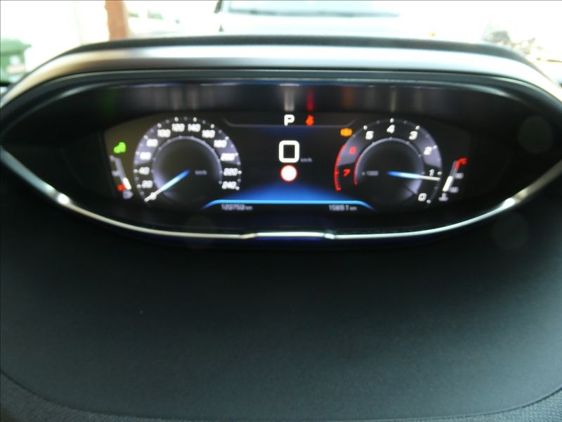 Peugeot 5008 1,6 133kW ALLURE 1.maj,servisk - fotka 31 z 49