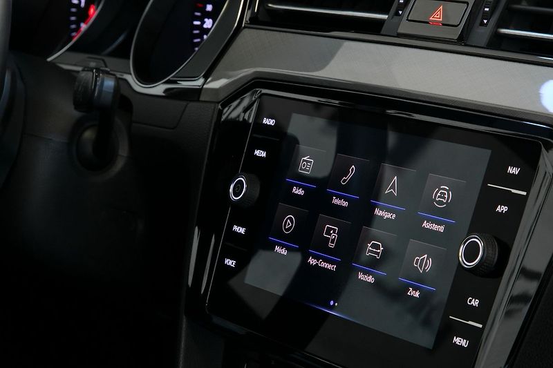 Volkswagen Passat 2.0TDI 110kW DSG ACC Kam Tažné - fotka 20 z 30