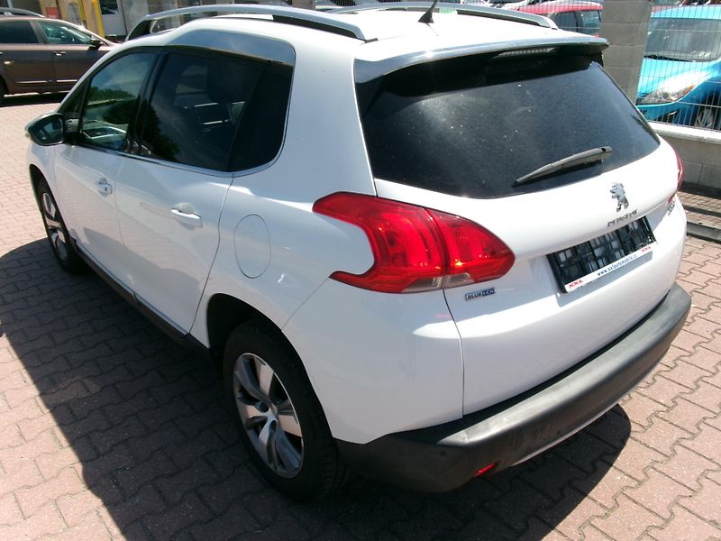 Peugeot 2008 (2015) 1,6 BlueHDI AC TEMP USB - fotka 8 z 26