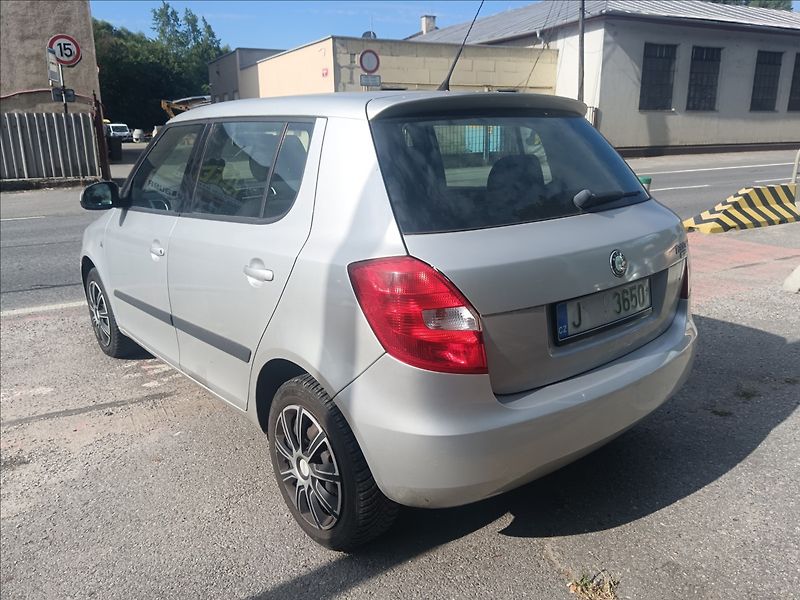 Škoda Fabia 1,4 i  Elegance - fotka 8 z 21
