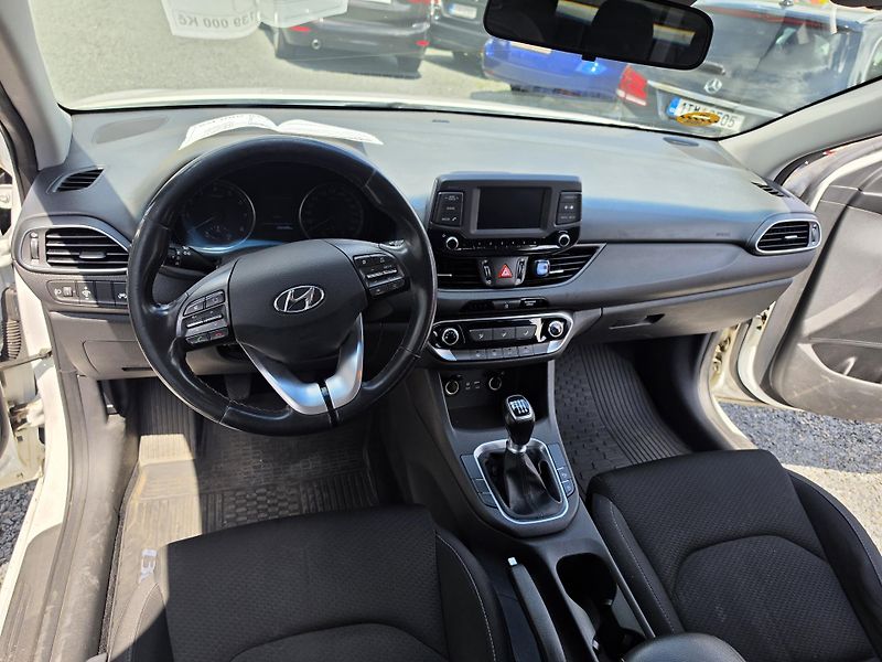 Hyundai i30 1.4i  - fotka 10 z 20