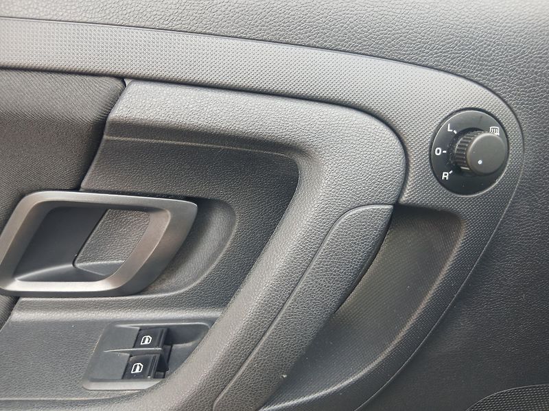 Škoda Fabia 1.2 TSi MONTE CARLO - fotka 9 z 33
