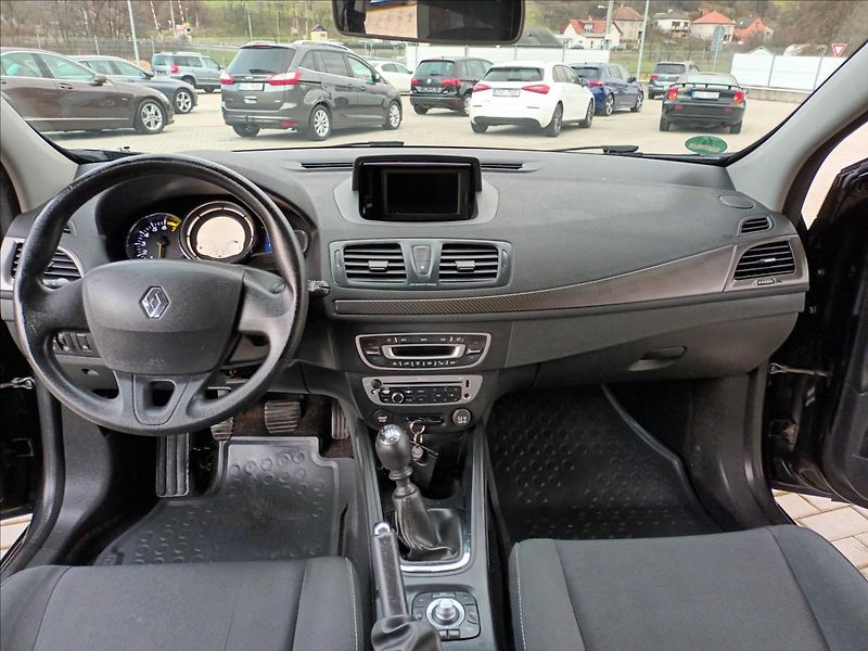 Renault Mégane 1,6 16V,81KW,KLIMA,PARKING,KOL - fotka 11 z 39