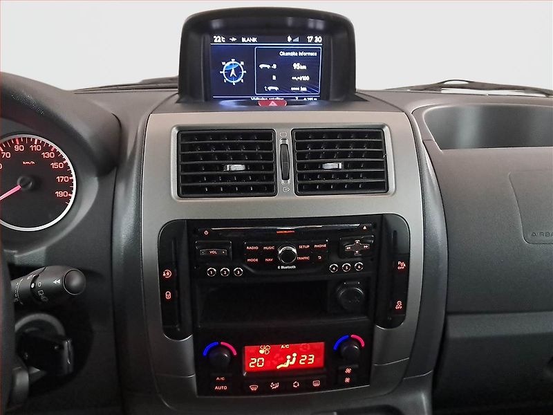 Peugeot Expert (2015) 2.0 HDi, Bus, 8Míst, ČR, DPH - fotka 12 z 16