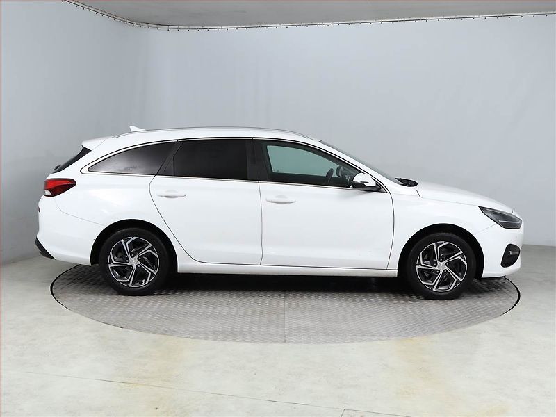 Hyundai i30 (2022) 1.6 CRDi, Serv.kniha, Tempomat - fotka 6 z 17