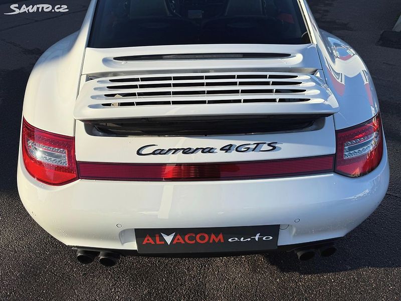 Porsche 911 4 GTS - fotka 30 z 38