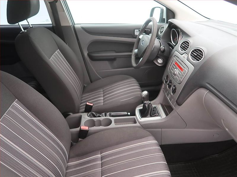Ford Focus (2008) 1.6 16V, jezdí výborně - fotka 9 z 14