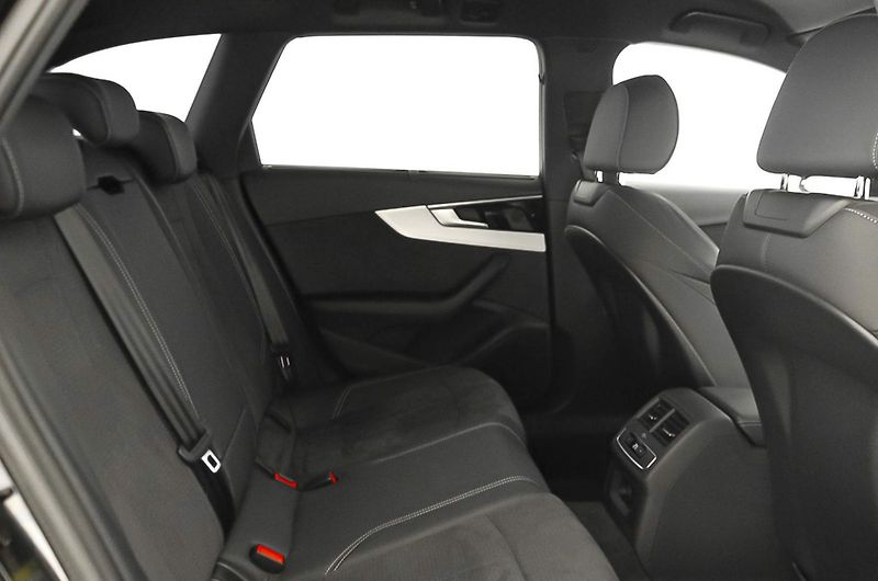 Audi A4 40TFSI S-Line Kam Taž Cockpit - fotka 8 z 15