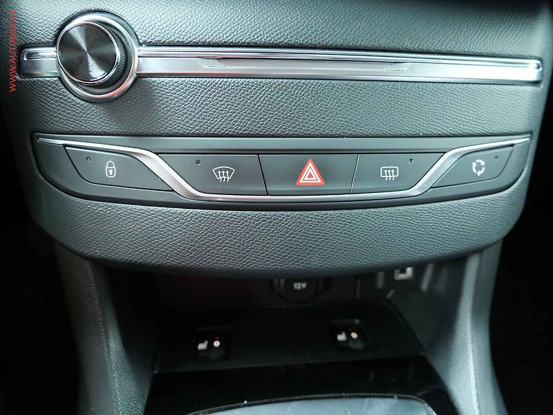Peugeot 308 (2018) 1.2 PT, ČR, Active - fotka 20 z 21
