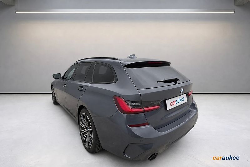 BMW Řada 3 320d xDrive AT Touring - fotka 4 z 83