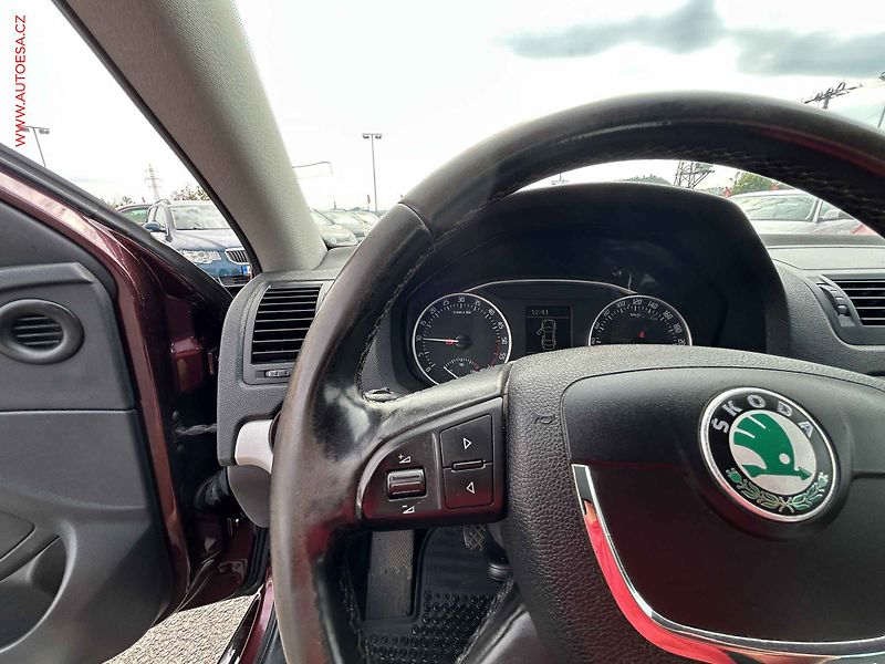 Škoda Octavia (2012) 1.6 TDi, 2.maj,ČR, servis - fotka 18 z 19