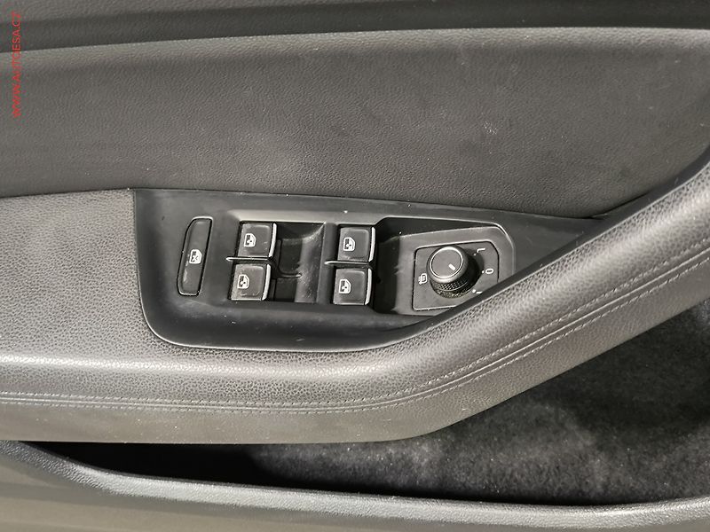 Volkswagen Passat (2015) 2.0 TDi, ČR, Highline, DSG - fotka 17 z 17