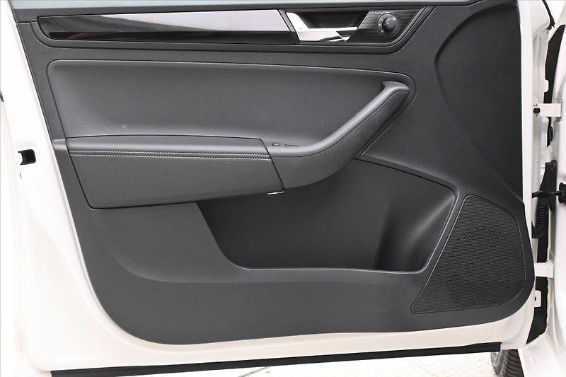 Škoda Rapid 1,6 TDI 85kW Style Záruka až 5 - fotka 23 z 29