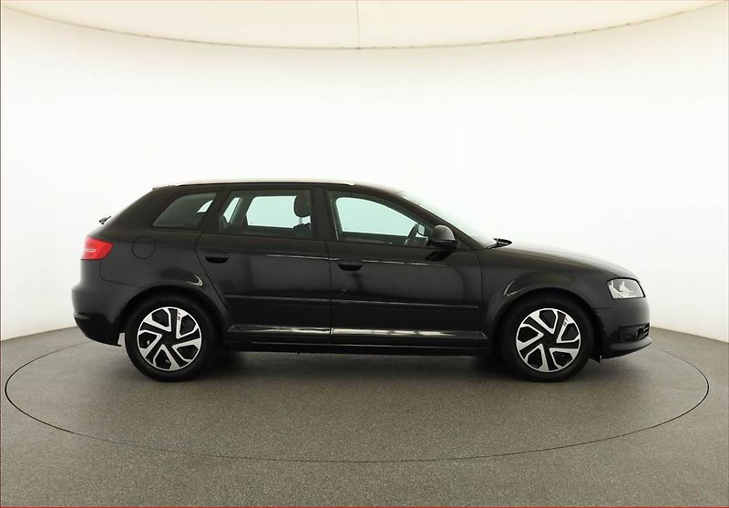 Audi A3 (2010) 1.6 TDI, Serv.kniha - fotka 6 z 12