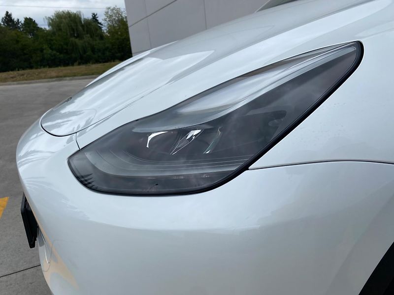 Tesla Model Y (2023) LR Long Range 2023 - fotka 8 z 23