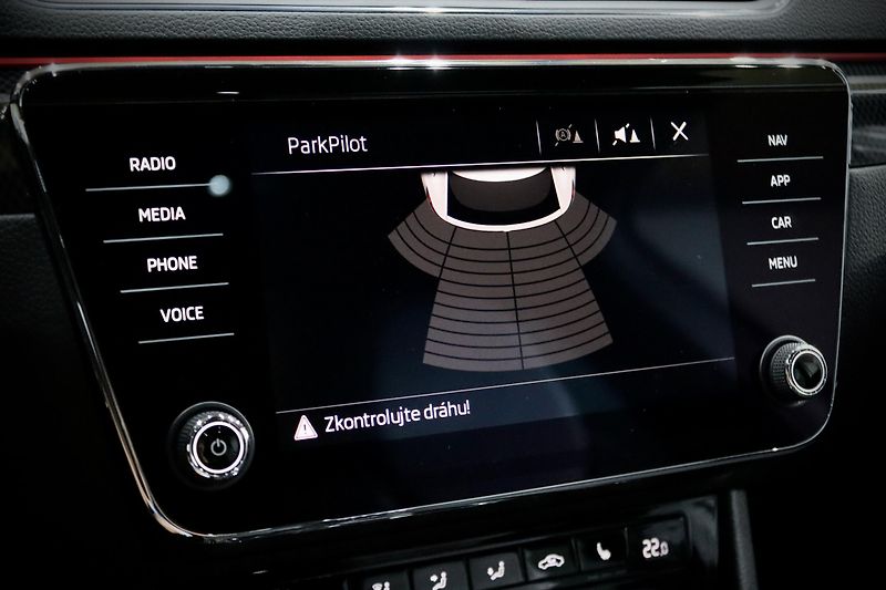 Škoda Superb 3 2.0 TSI 162 kW DSG Sportline - fotka 30 z 48