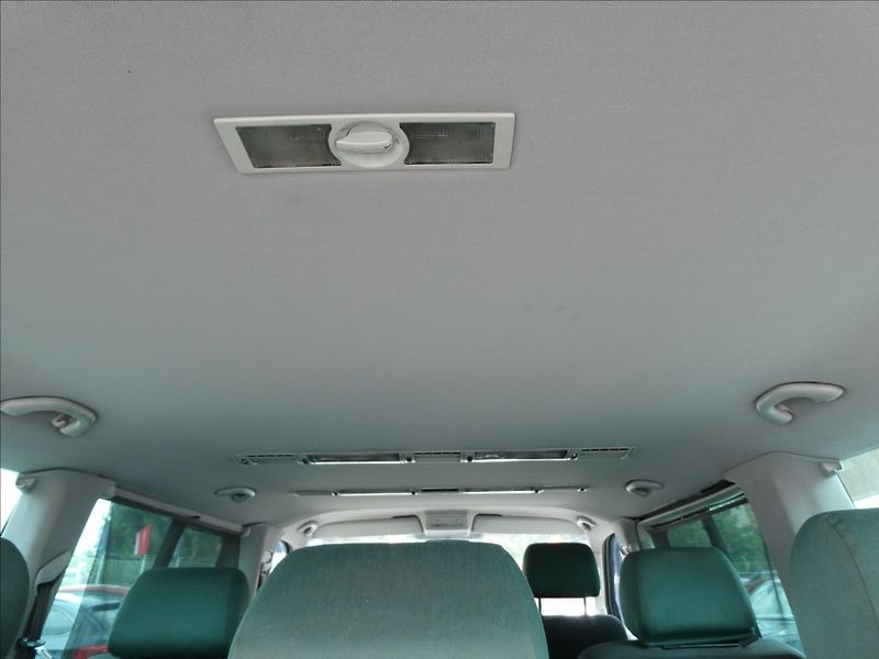 Volkswagen Caravelle 2,5 TDi 96kW LONG 8.míst,závěs - fotka 16 z 33