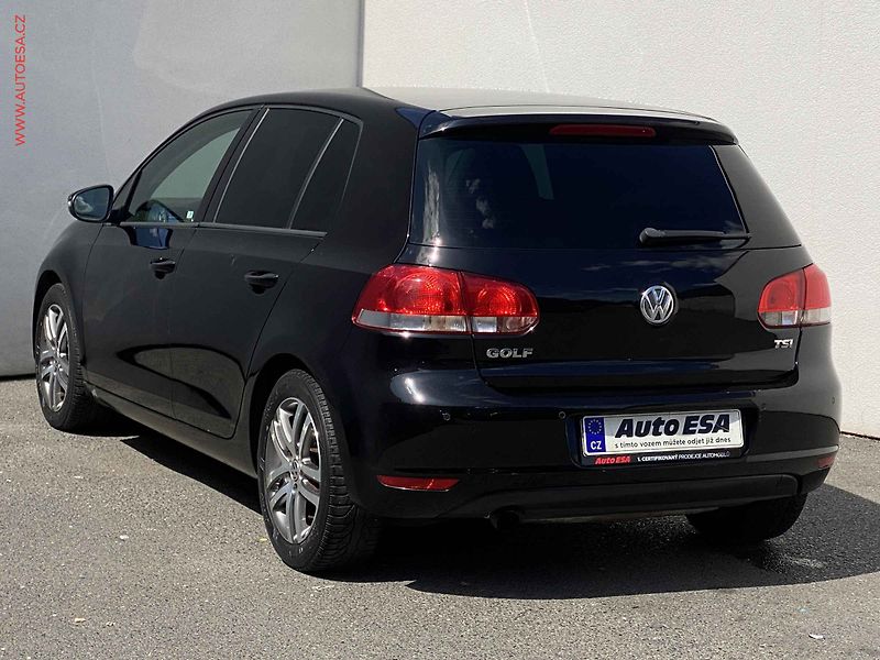 Volkswagen Golf (2011) 1.2 TSi, ČR, Trendline, DSG - fotka 6 z 16