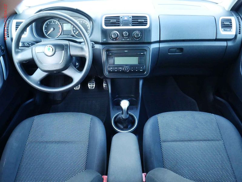Škoda Fabia (2009) 1.6i 16V, ČR, TZ, AC - fotka 8 z 18