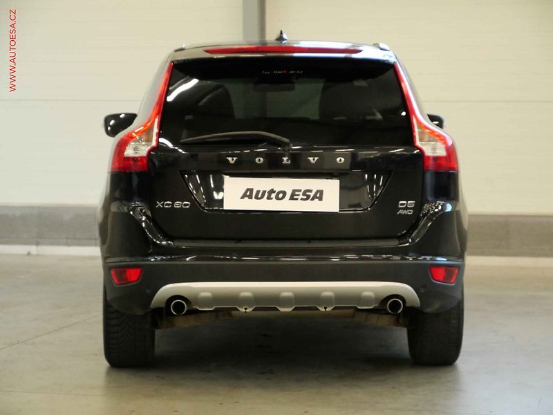 Volvo XC60 (2011) 2.4d 4x4, 2.maj, Xenon, kůže - fotka 5 z 21