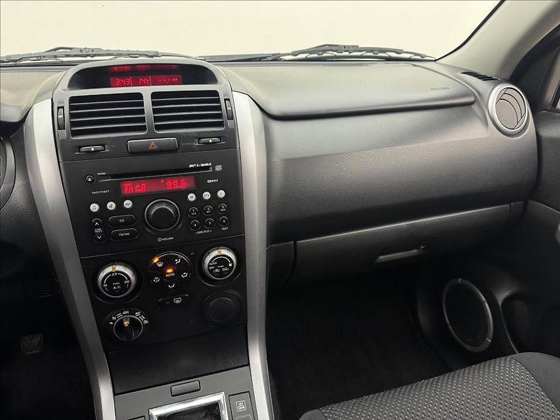 Suzuki Grand Vitara 1,9 4X4 TAŽNÉ CZ VELKÝ SERVIS - fotka 11 z 26