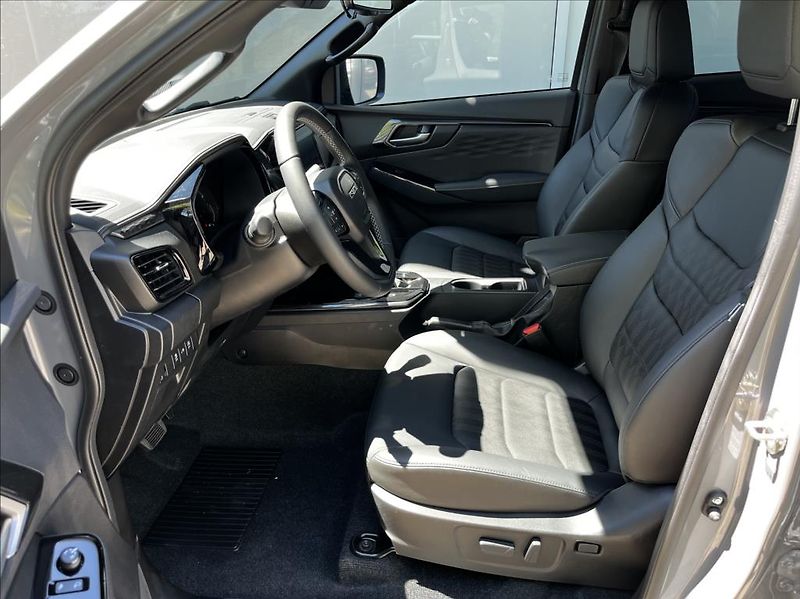 Isuzu D-Max 1,9 Double Cab  6A/T V-Cross M - fotka 9 z 28