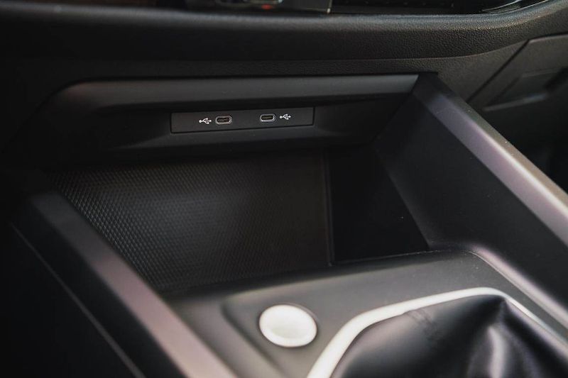 Volkswagen Golf (2023) Life 1.5 TSI, Navi, Tempomat - fotka 25 z 30