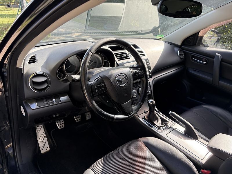 Mazda 6 2.0 Sports-Line - fotka 24 z 31