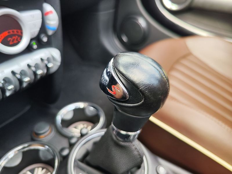 Mini Cooper S 1.6 Turbo/128kW - fotka 24 z 32
