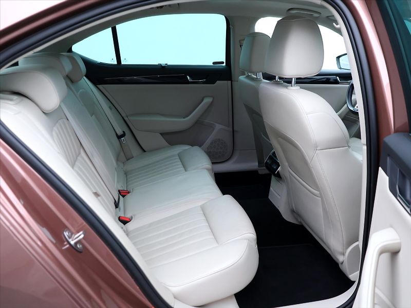 Škoda Superb 2,0 TDI 140kW L&K 4x4 CZ - fotka 13 z 46
