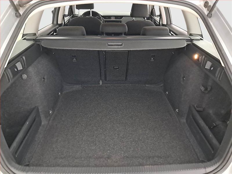 Škoda Octavia (2017) 1.6 TDI, Automat, Navi - fotka 13 z 23