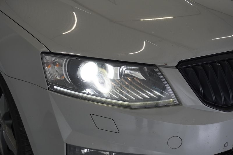 Škoda Octavia RS 2.0 TDi 135 kW MANUÁL - fotka 3 z 26