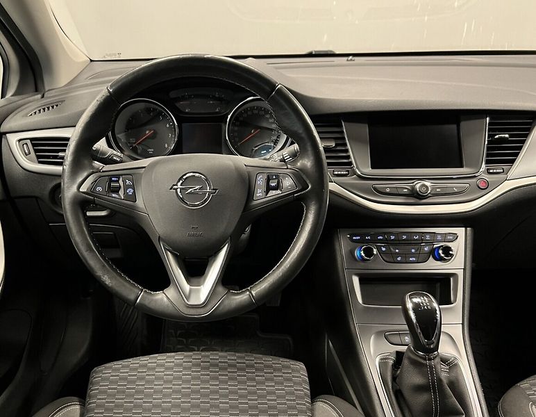 Opel Astra 1.2 ELEGANCE - fotka 5 z 15