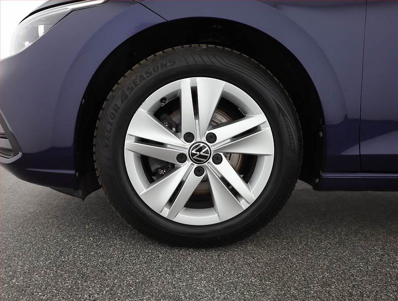 Volkswagen Golf (2023) Life 1.5 TSI, digi klima - fotka 17 z 17