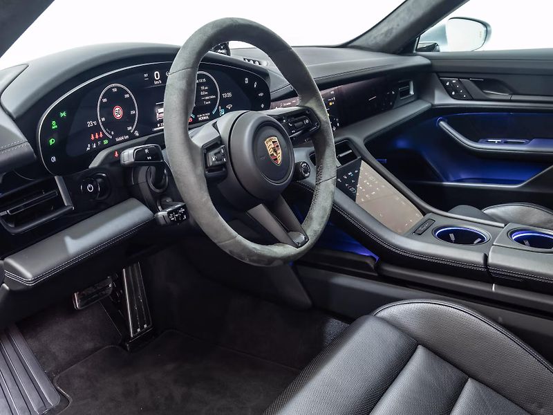 Porsche Taycan GTS Sport Turismo HuD Inno Ven - fotka 10 z 20