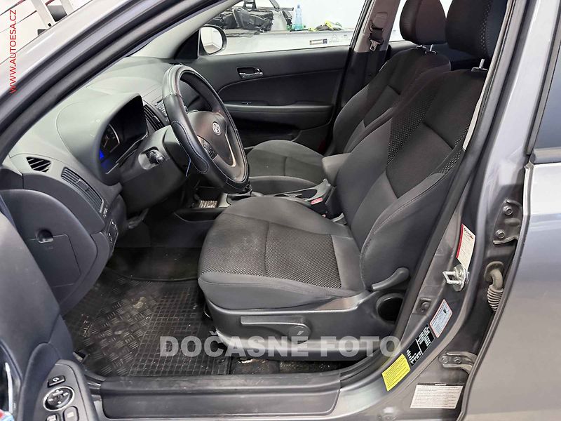 Hyundai i30 (2012) 1.6dci, 1.maj,ČR - fotka 3 z 3