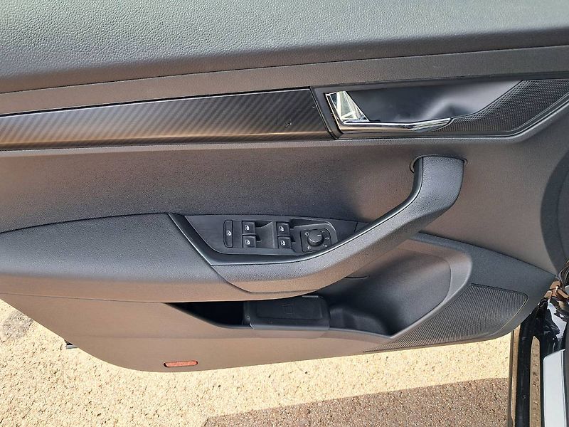 Škoda Karoq (2023) SPORTLINE 1.5 TSI / 110 kW DSG - fotka 17 z 29