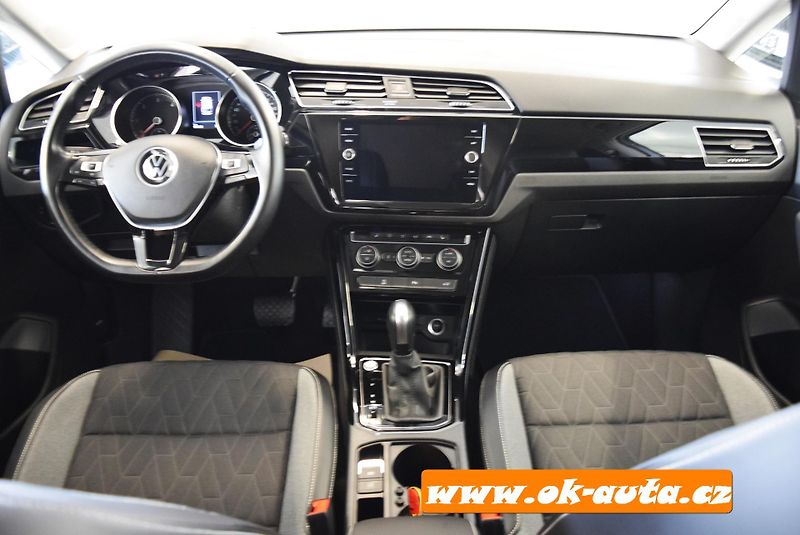 Volkswagen Touran 2.0 TDI HIGH. 7 MÍST 61 000 KM - fotka 28 z 52